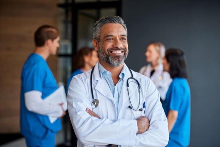 Wie viel verdienen Ärzte in Österreich 2026? – Gehalt