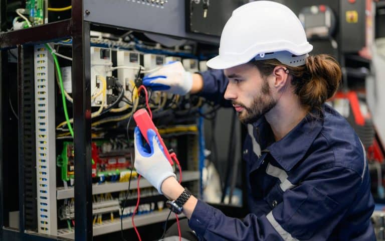 Elektrotechniker - Wie hoch ist das Gehalt in Österreich?